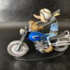 Joe Bar Team FIGURINE MOTO en résine Zaza en Triumph Tiger 650 TR6 C