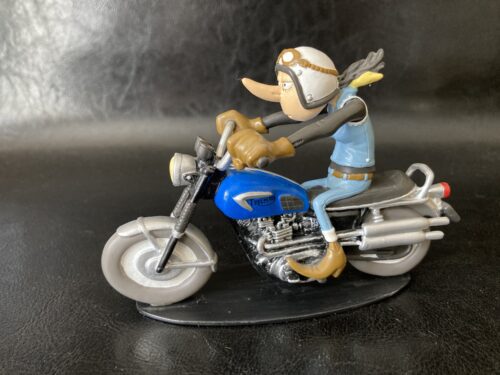 Joe Bar Team FIGURINE MOTO en résine Zaza en Triumph Tiger 650 TR6 C