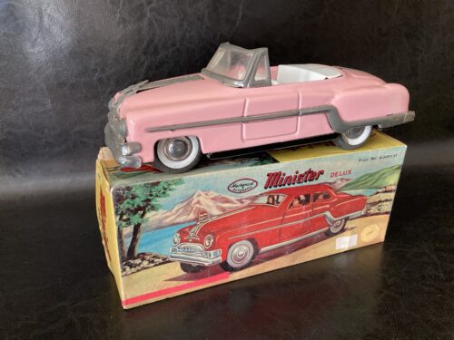 MINISTER DELUX - CABRIOLET AMERICAIN DES ANNEES 50 - ROSE - 1/18 EME