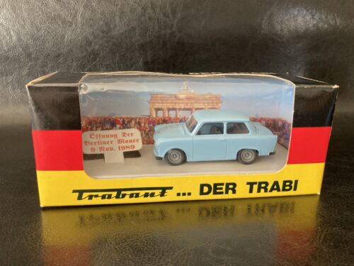 Trabant ... Der Trabi - Diorama chute du mur de Berlin 1989 - VITESSE (Portugal) - 1/43 ème